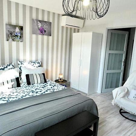 Bed and Breakfast Les Nymphéas 52 Orges Exterior foto
